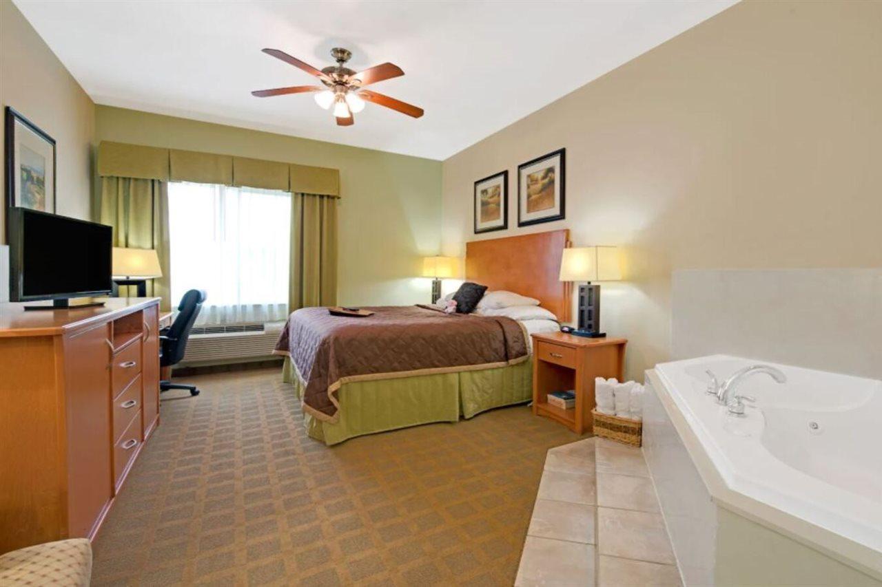 Super 8 By Wyndham Austin/Airport North Hotel ภายนอก รูปภาพ