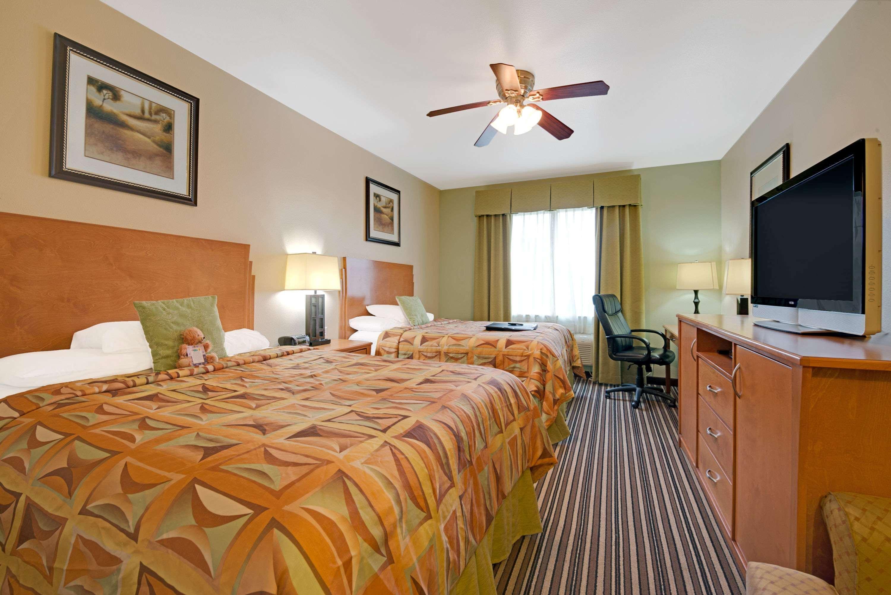 Super 8 By Wyndham Austin/Airport North Hotel ภายนอก รูปภาพ
