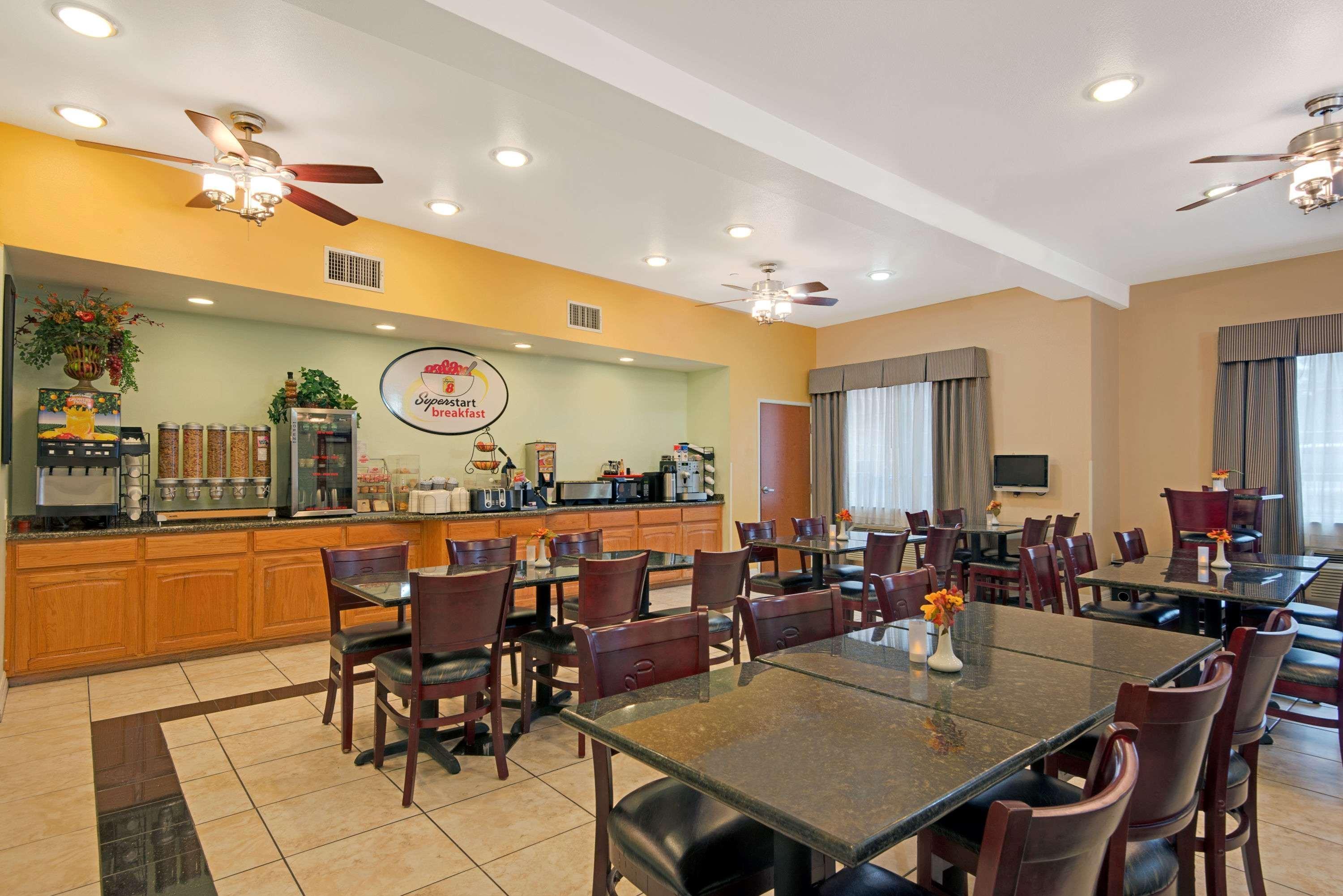 Super 8 By Wyndham Austin/Airport North Hotel ภายนอก รูปภาพ