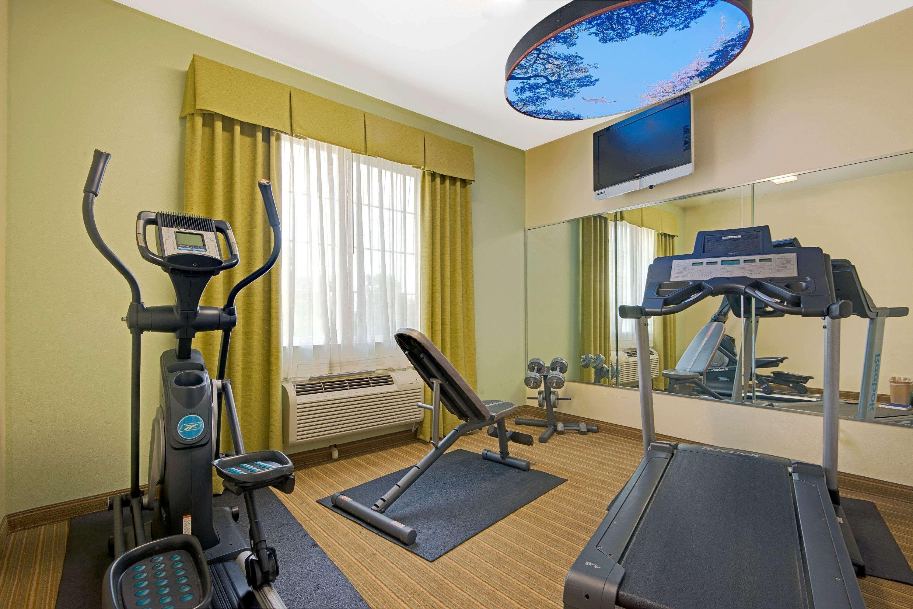 Super 8 By Wyndham Austin/Airport North Hotel ภายนอก รูปภาพ