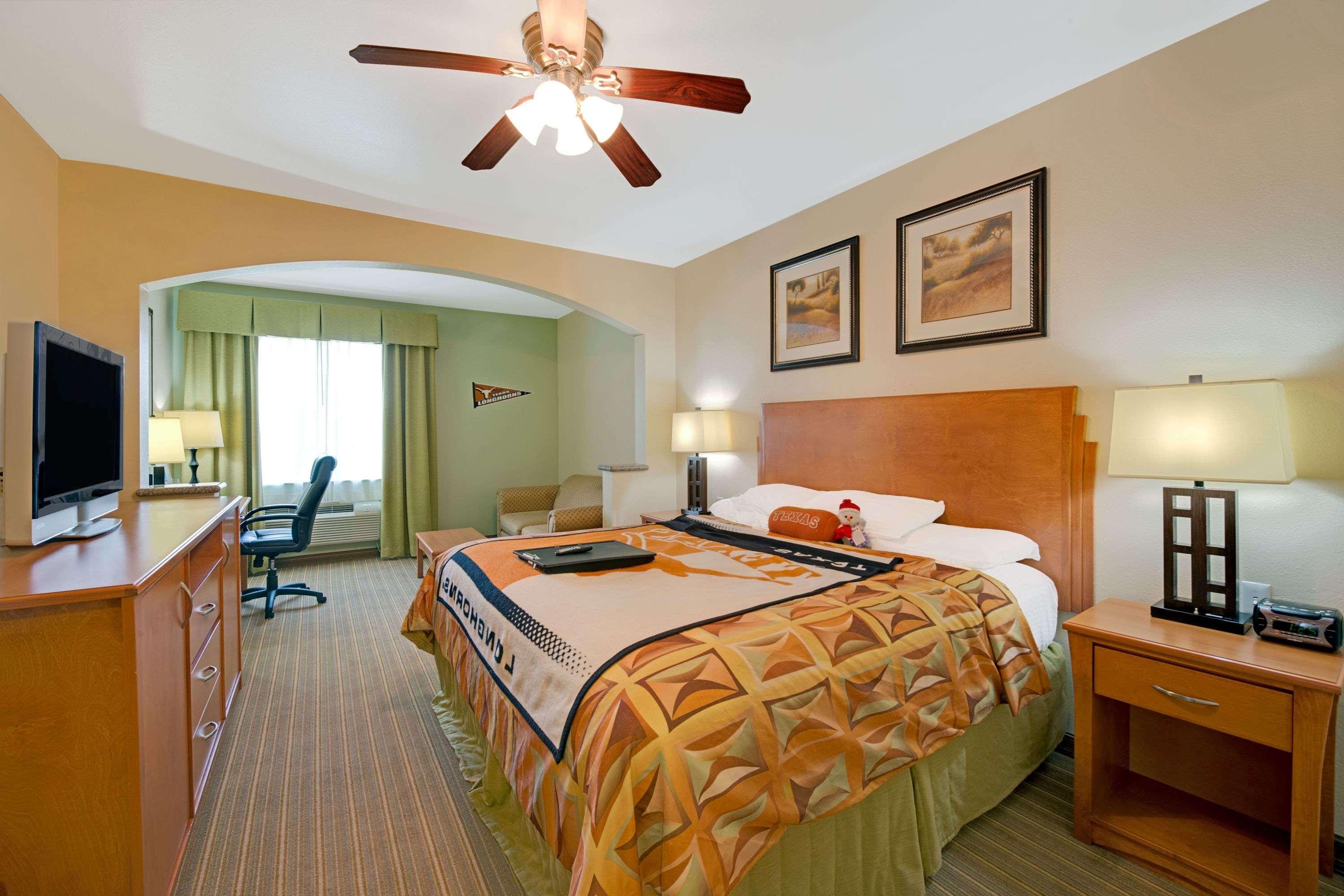 Super 8 By Wyndham Austin/Airport North Hotel ภายนอก รูปภาพ