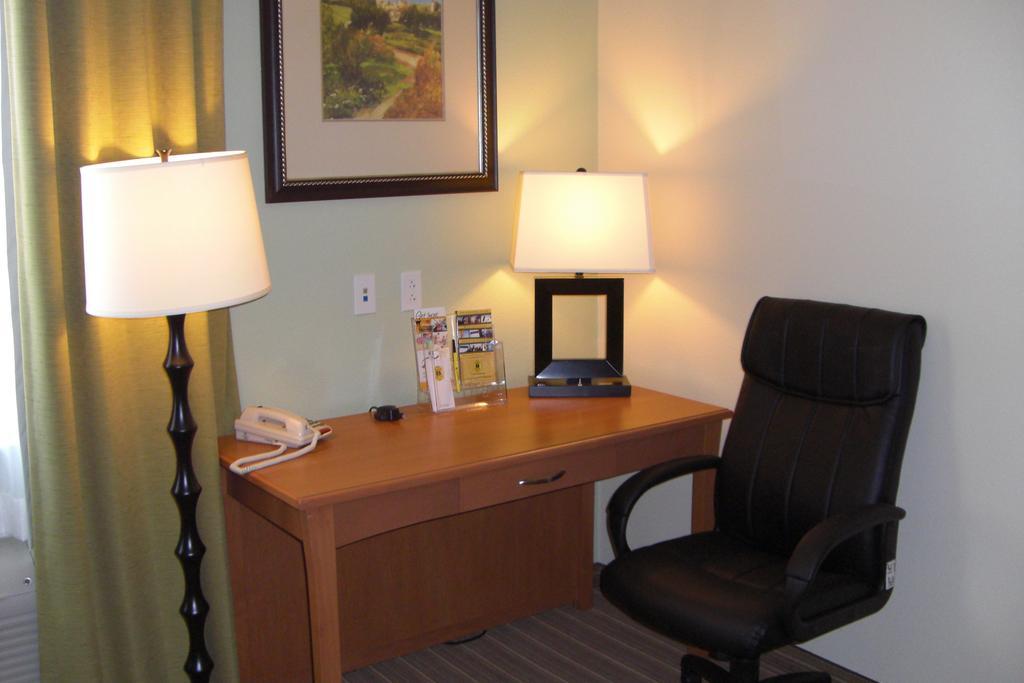 Super 8 By Wyndham Austin/Airport North Hotel ภายนอก รูปภาพ
